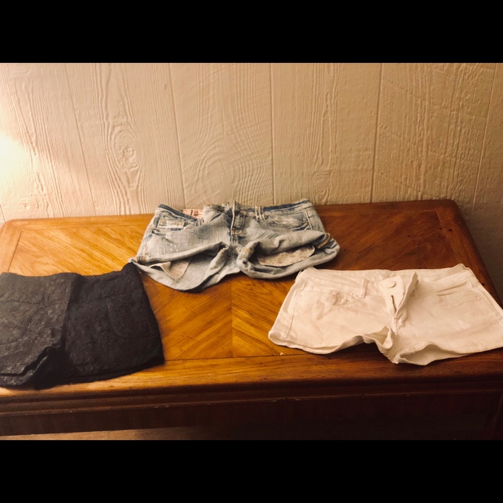 3️⃣ Pair of Shorts!!!